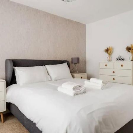 Newly Renovated House Near Trafford Centre Villa Manchester Exterior photo